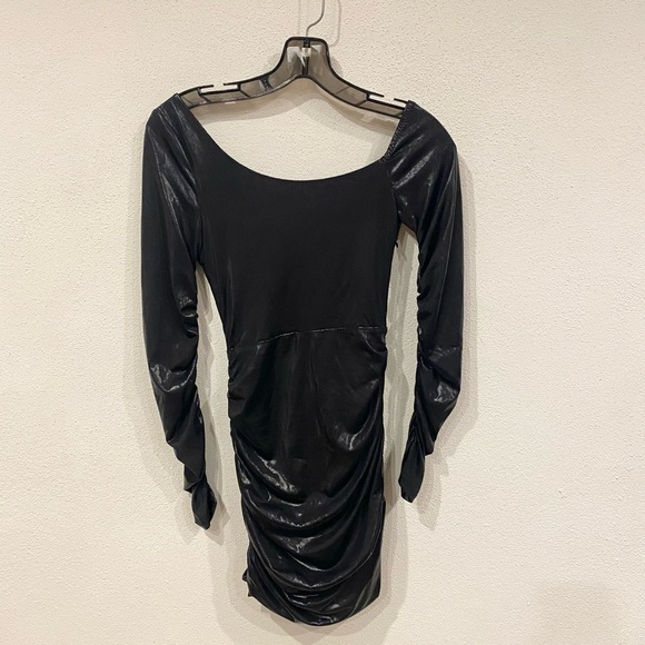 Oh Polly Perfect For Me Off the Shoulder Mini Dress Size 2 EUC - Picture 5 of 5